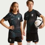 Equipación de portero para niños del Chelsea FC para la temporada 2026/27. Uniforme completo de guardameta infantil.