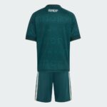 Segunda equipación oficial del Real Madrid para niños de la temporada 2026/2027, con camiseta y pantalón.