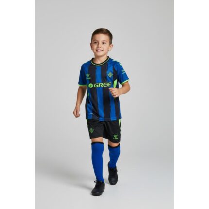 Tercera equipación del Real Betis Balompié para niños de la temporada 2026/27. Kit completo con camiseta y pantalón alternativo.
