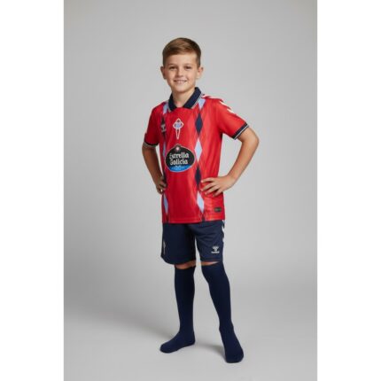 Tercera equipación del Celta de Vigo para niños, temporada 2026/2027. Camiseta de fútbol oficial para los más pequeños.