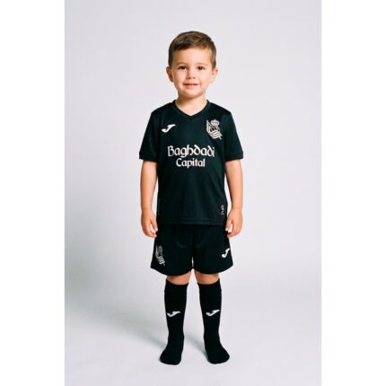 Tercera equipación para niños de la Real Sociedad temporada 26/27. Camiseta y pantalón oficiales del club txuri-urdin.