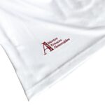 Vista frontal de la camiseta de la primera equipación del Albacete Balompié para la temporada 2026/27, versión de adulto.