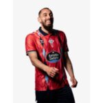 Vista frontal de la camiseta alternativa del Celta de Vigo para la temporada 26/27. Segunda equipación oficial para adulto.
