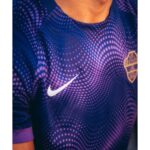 Camiseta oficial de visitante del Elche CF para la temporada 2026/2027. Segunda equipación del club franjiverde.