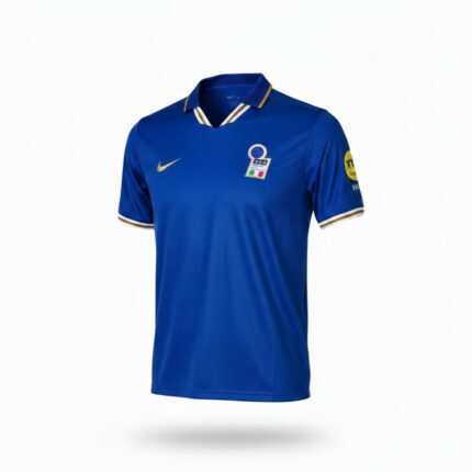 Elástica de fútbol clásica de Italia para la Euro 96. Versión de la primera equipación en su icónico color azul Azzurro.