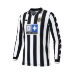 Camiseta retro Juventus 1999/00 primera equipación manga larga — vista frontal en maniquí