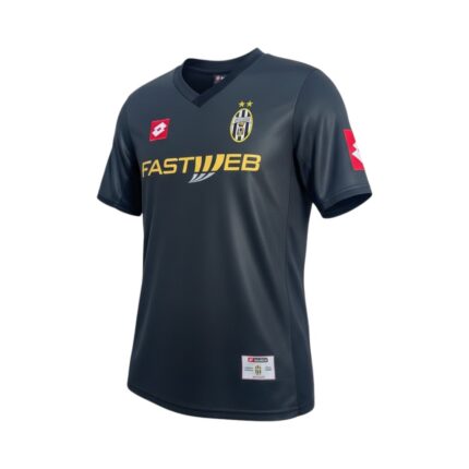 Camiseta retro Juventus 2001/02 segunda equipación — vista frontal en maniquí