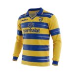 Camiseta retro del Parma A.C. de la temporada 1998/99, primera equipación de manga larga. — vista frontal en maniquí