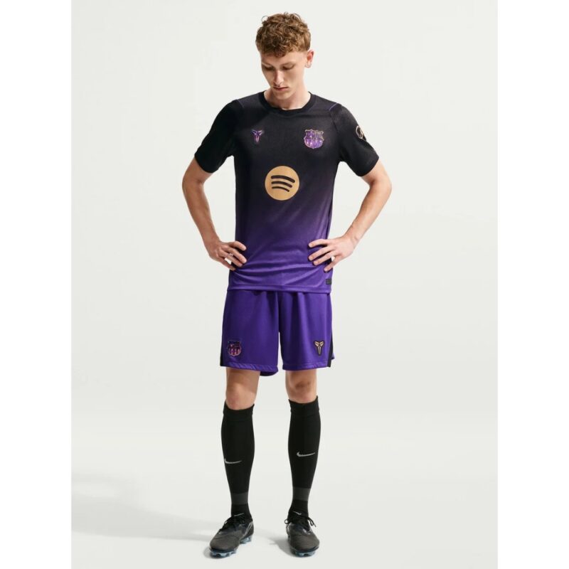 Equipación de fuera de casa del Barça 2027. Camiseta de fútbol para hombre, versión de la segunda indumentaria oficial del club.