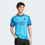 Elástica de guardameta del Real Madrid para la temporada 26/27. Diseño oficial de la equipación de portero visitante.