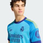 Elástica de guardameta del Real Madrid para la temporada 26/27. Diseño oficial de la equipación de portero visitante.