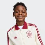 Chándal para niño de la segunda equipación de España. Conjunto de chaqueta y pantalón del uniforme visitante de la selección.