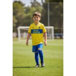 Equipación oficial de la UD Las Palmas para niños de la temporada 26/27. Kit completo de la primera equipación amarilla.