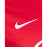 Primera equipación oficial del RCD Mallorca para niños, temporada 2026-2027. Kit completo de camiseta y pantalón rojo y negro.
