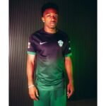 Vista frontal de la camiseta alternativa del Elche CF para la temporada 26/27. Tercera equipación oficial de fútbol para adulto.