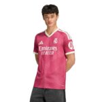 Tercera equipación del Re. Madrid para 2027. Camiseta de fútbol alternativa para adulto, diseño oficial de la temporada.