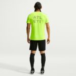 Camiseta de entrenamiento del Atlético de Madrid para la temporada 2026-2027. Diseño oficial para entrenar como los jugadores.