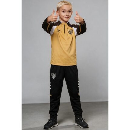 Camiseta de entrenamiento del Málaga CF para niños, temporada 26/27. Ropa oficial de fútbol para los más pequeños.