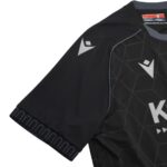 Camiseta alternativa del CA Osasuna para la temporada 26-27. Tercera equipación oficial del club rojillo para adulto.