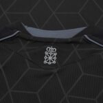 Camiseta alternativa del CA Osasuna para la temporada 26-27. Tercera equipación oficial del club rojillo para adulto.