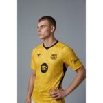 Camiseta de portero del FC Barcelona para la temporada 2026/2027. Equipación oficial de guardameta para adulto.