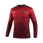 Camiseta retro de fútbol de Portugal, primera equipación de manga larga de la temporada 2014. — vista frontal en maniquí
