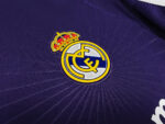 Camiseta Real Madrid 2010/11 tercera equipación morada — foto 9
