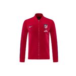 Chándal oficial del Atlético de Madrid para la temporada 26/27. Vista frontal del conjunto de la primera equipación para adulto.