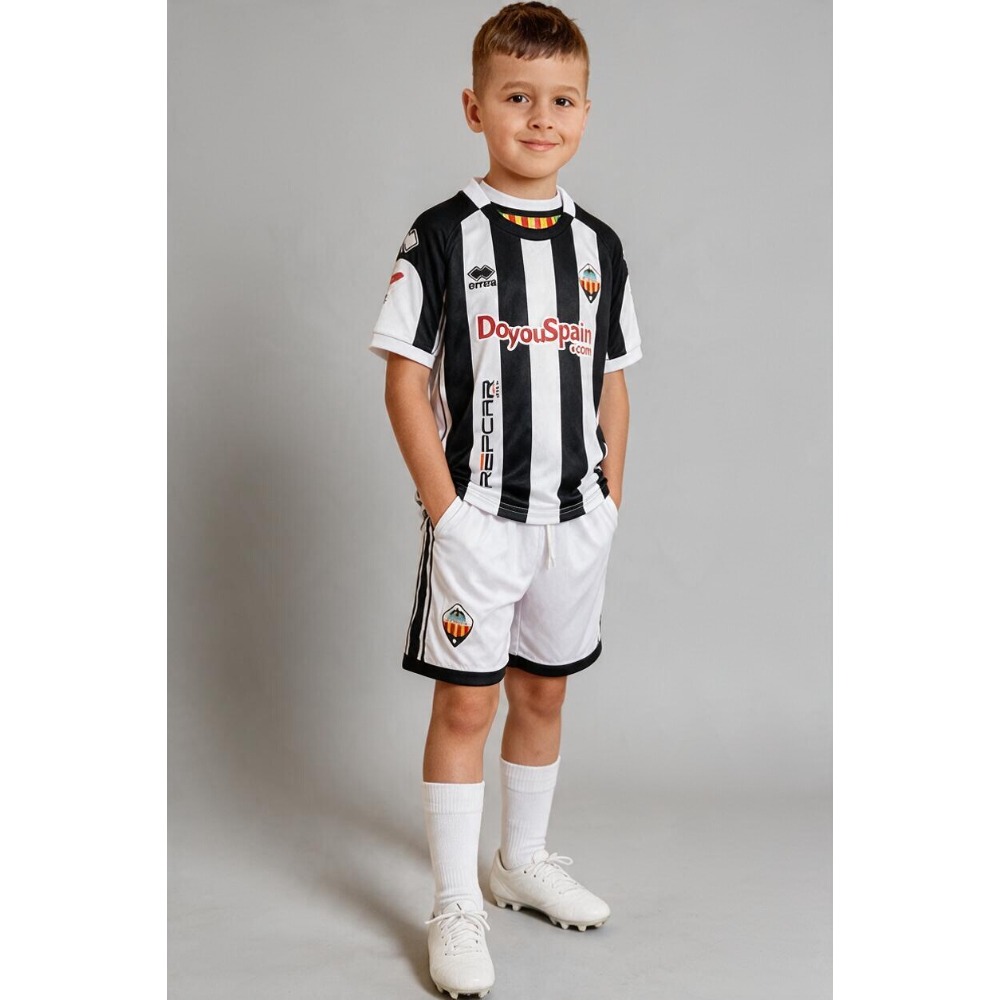 Equipación Castellon Niños 26/27 Equipación de fútbol oficial del CD Castellón para niños, temporada 26/27. Primera equipación albinegra en tallas infantiles.