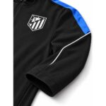 Equipación de entrenamiento del Atlético de Madrid temporada 2026-2027 en color negro para adulto. Vistas frontal y detalle.