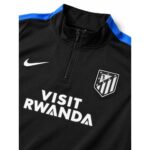Equipación de entrenamiento del Atlético de Madrid temporada 2026-2027 en color negro para adulto. Vistas frontal y detalle.