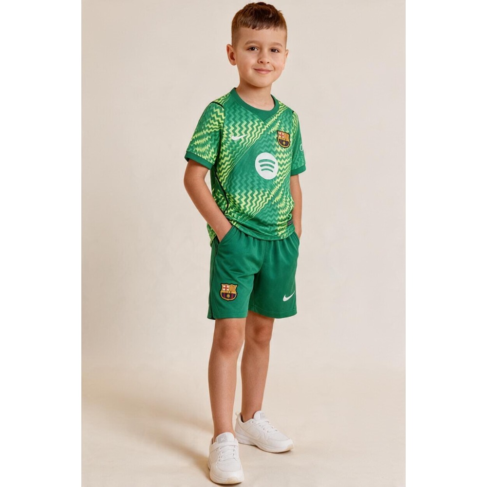 Equipación Portero Barcelona Niños 26/27 Equipación completa de portero del FC Barcelona para niños, temporada 26/27. Uniforme oficial de fútbol para los más pequeños.
