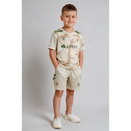 Kit de portero del Betis para niño 26/27 color beige. Camiseta y pantalón de la equipación de guardameta infantil bética.