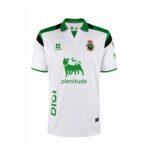 Equipación de fútbol para niño del Racing de Santander 26/27. Camiseta y pantalón de la primera equipación oficial verdiblanca.