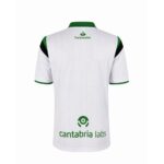 Equipación de fútbol para niño del Racing de Santander 26/27. Camiseta y pantalón de la primera equipación oficial verdiblanca.