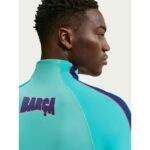 Sudadera de entrenamiento del FC Barcelona para la temporada 2026/2027 en color verde. Equipación de entrenamiento oficial del Barça.